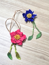 革のペンダント