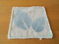 藍の葉のたたき染め