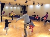 音楽に合わせて楽しく踊ろう